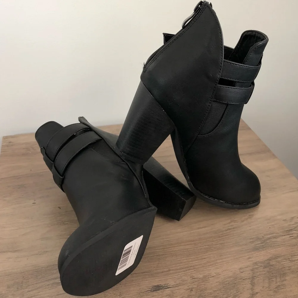 TOP Moda Black Heeled Booties - Picture 4 of 9